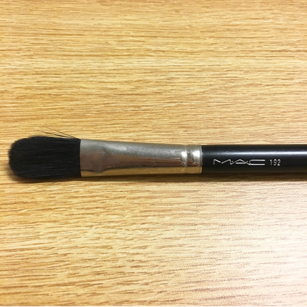 MAC 192 Cheek/Face Brush